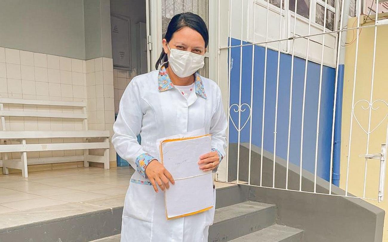 Nelma Vaz trabalha há 4 anos no Hcal como técnica em fisioterapia