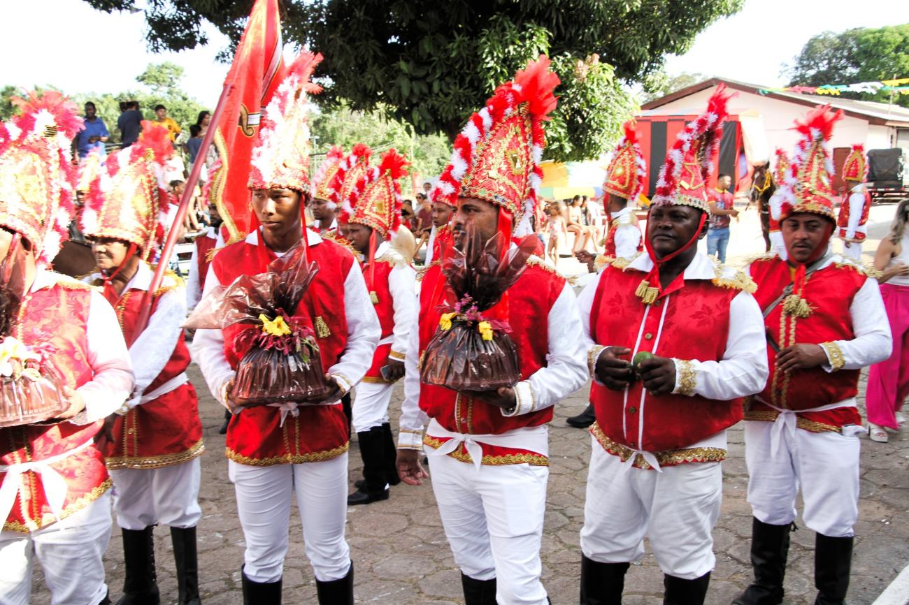 ‘Entrega de presentes’ marca início da encenação da batalha entre mouros e cristãos durante Festa de São Tiago