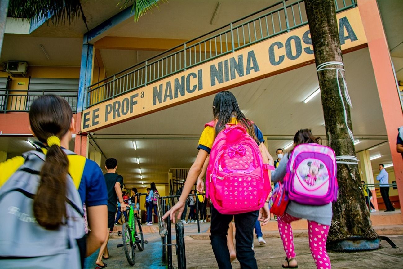 Escolas organizam, limpeza e reparos físicos para receber os estudantes e professores