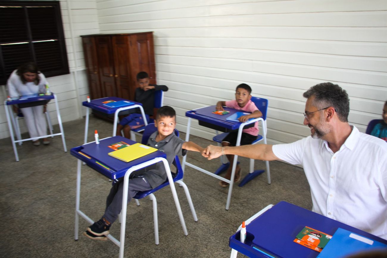 Governador do Amapá, Clécio Luís, entregou duas escolas para o Sul do Amapá