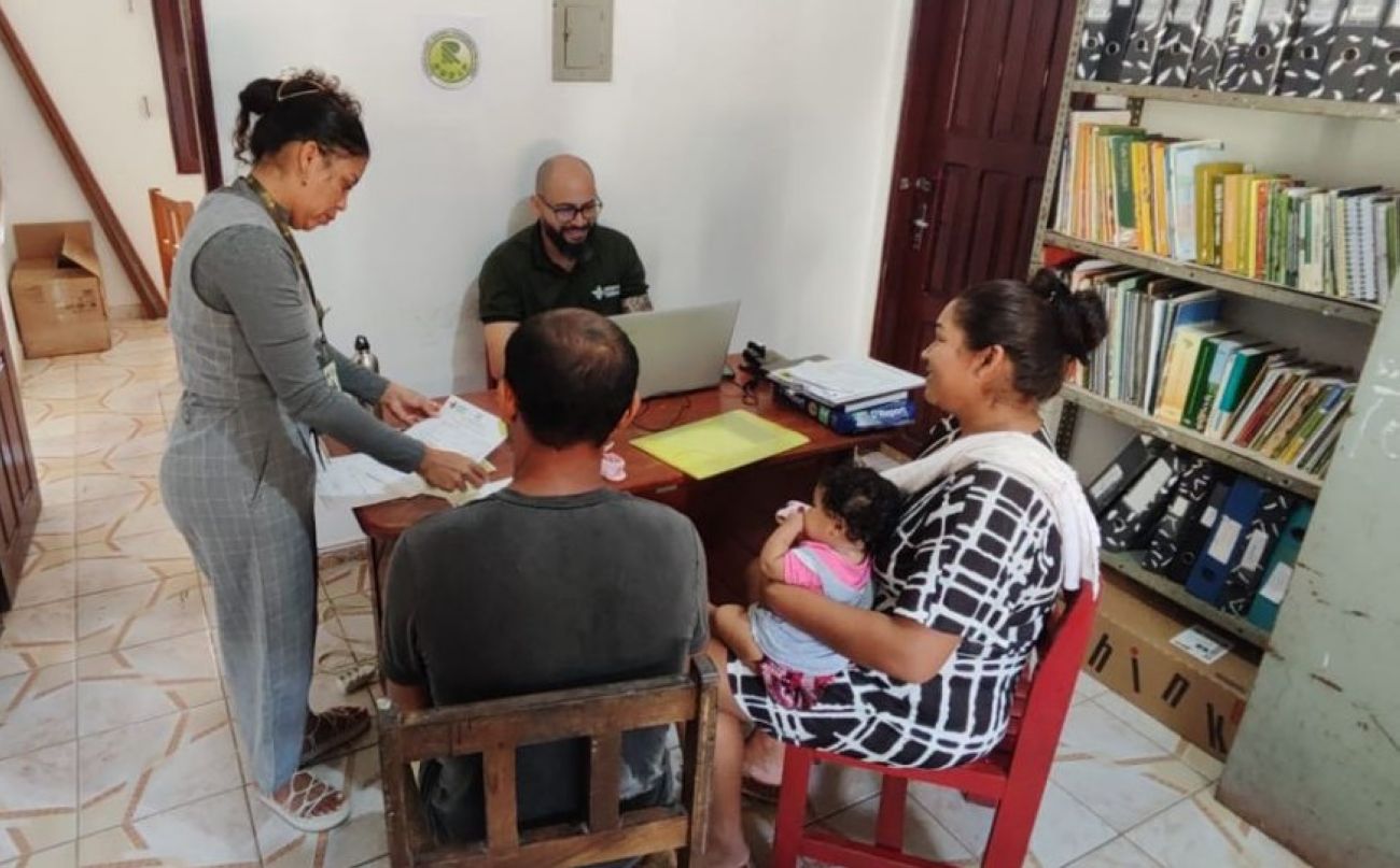 Equipes do governo percorrem as casas dos trabalhadores rurais para orientar sobre a titulação de terras