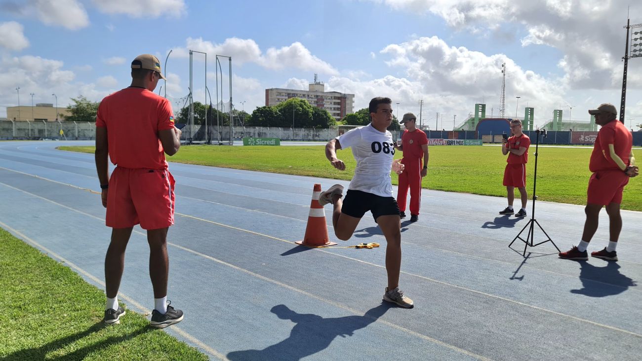 Testes de Aptidão Física incluem corrida, abdominal, flexão e natação