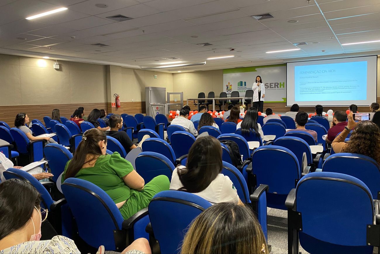 Encontro discute implantação do ambulatório de HIV/Aids no Hospital Universitário