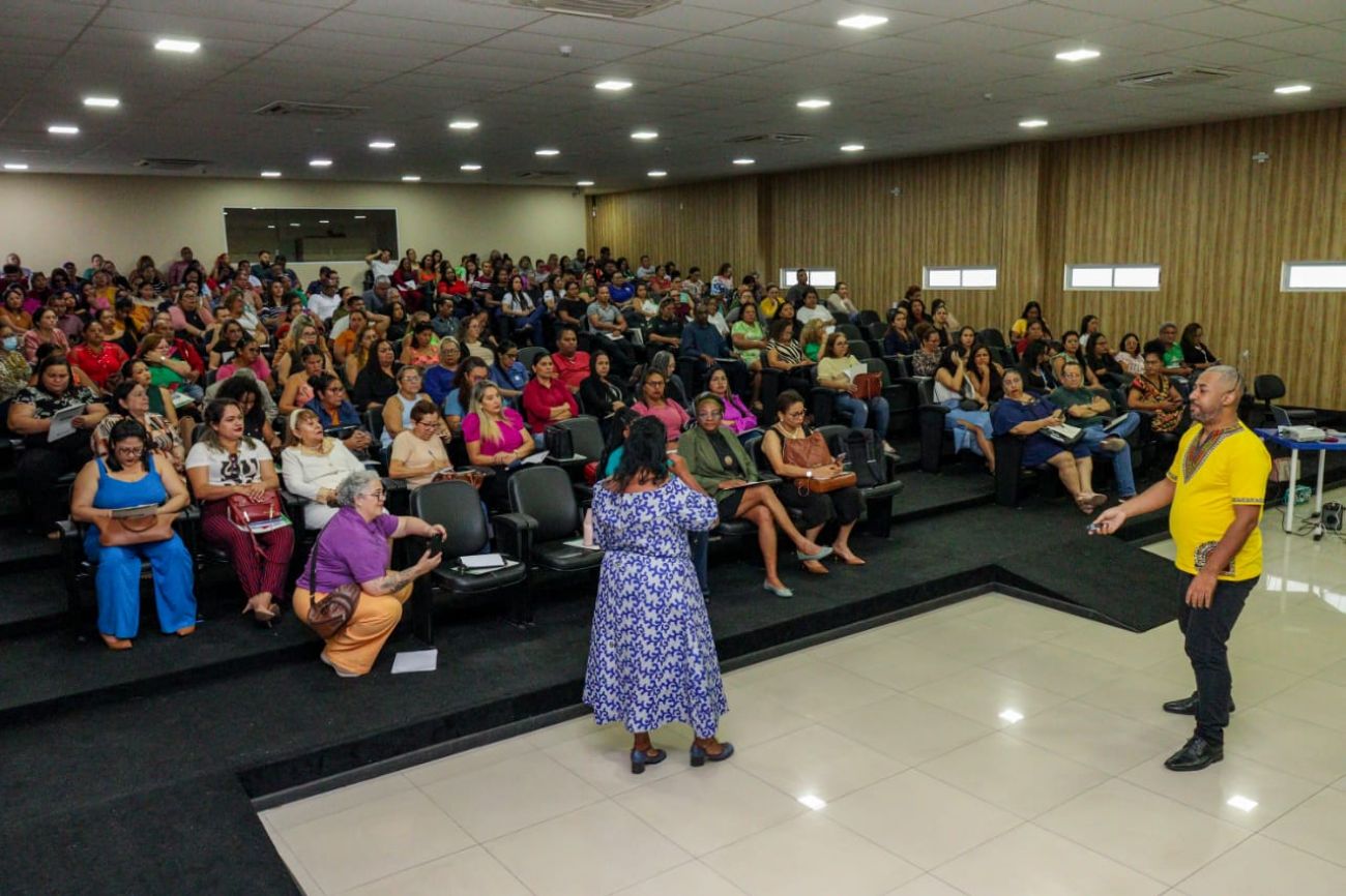 Cerca de 400 profissionais dos 16 municípios participaram da capacitação