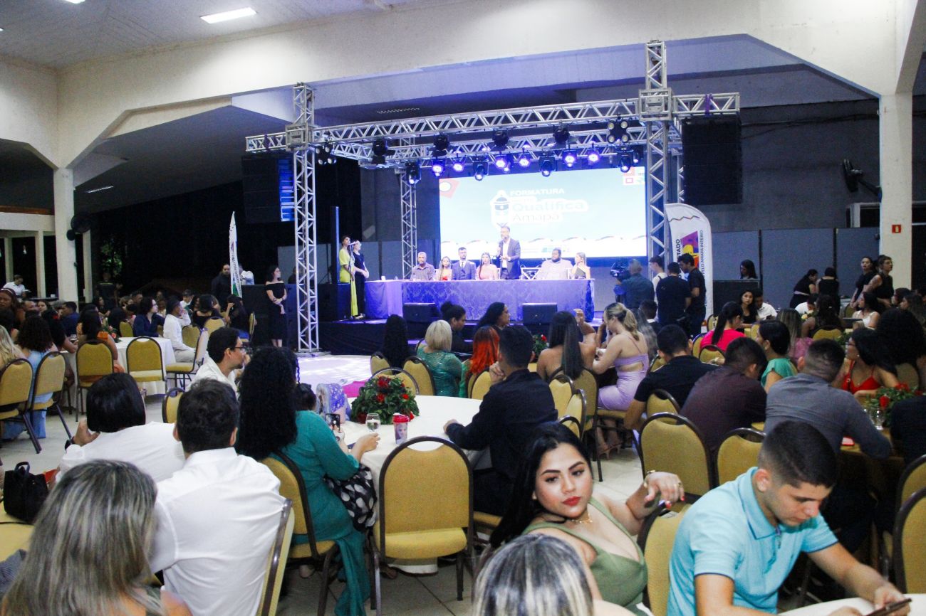 Cerimonia reuniu formandos e familiares para celebrar a nova etapa dos profissionais