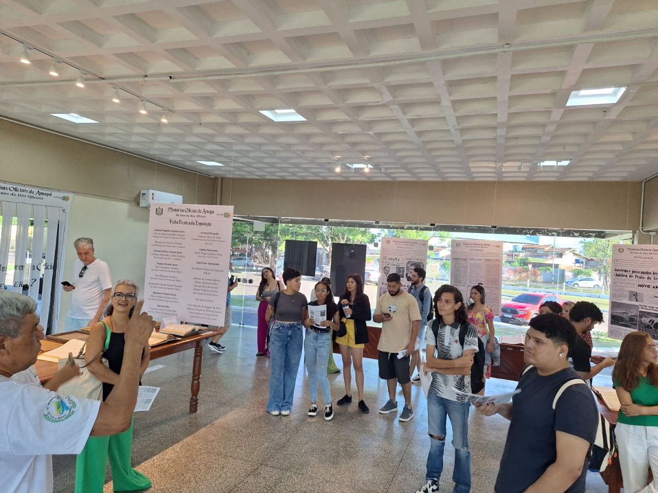 Alunos da Unifap visitam a 1ª exposição ″Memórias Oficiais do Amapá”