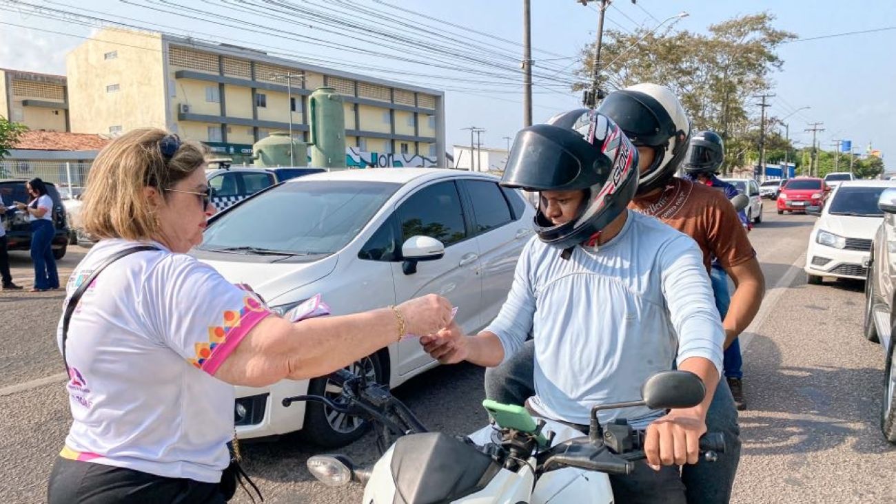 Durante as blitze, foram divulgados os canais especializados no atendimento à mulher