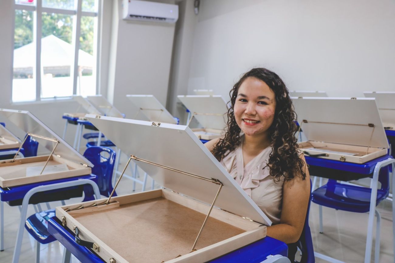 Ana Cláudia, de 19 anos, visitou pela primeira vez o prédio do Novo Cândido Portinari, onde passará a estudar