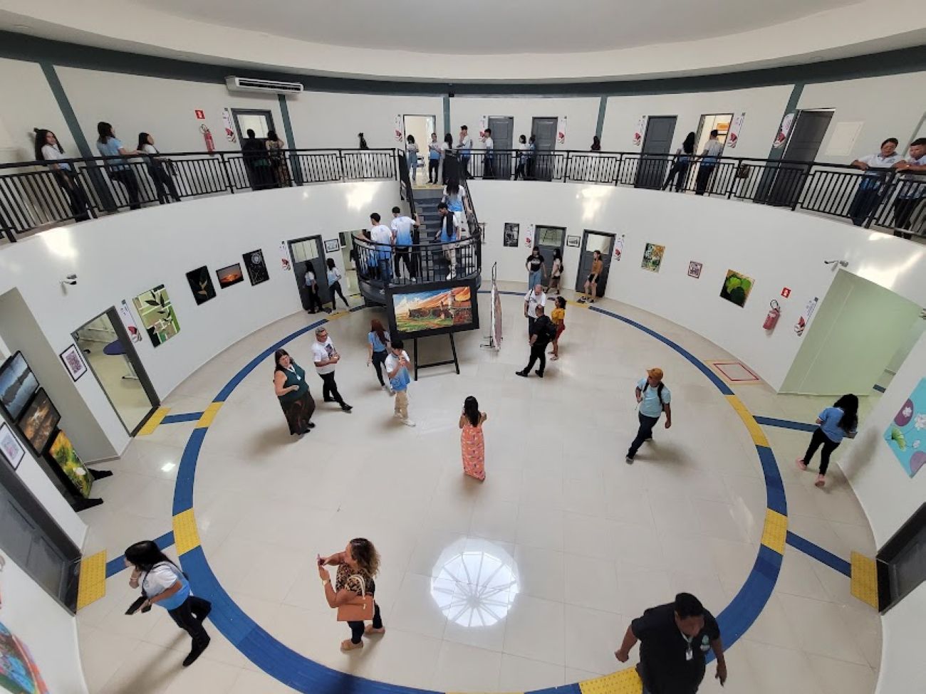 Comunidade visitou exposições durante a reinauguração do Novo Cândido Portinari