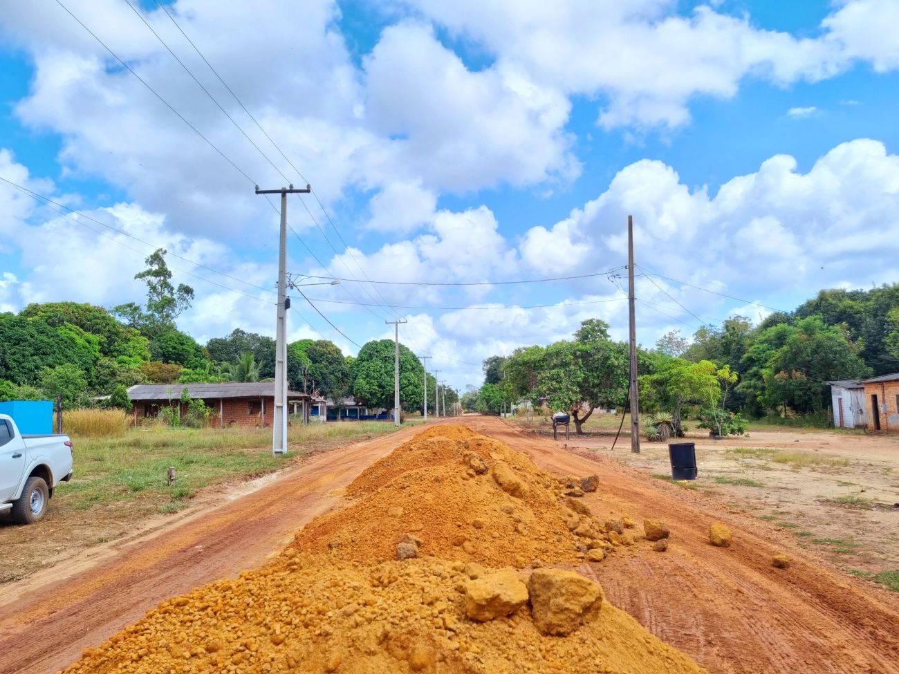 As vias do Quilombo do Rosa também receberão meio-fio junto com a pavimentação