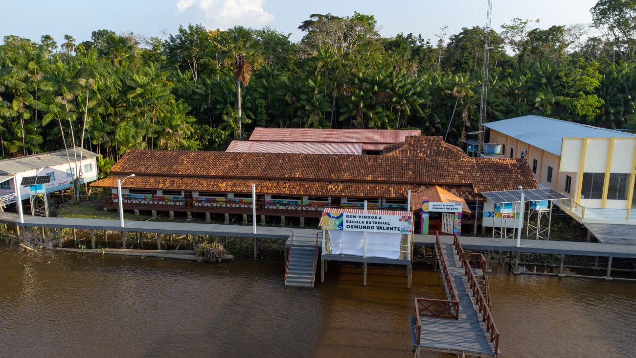 Escola Estadual Osmundo Valente fica às margens do Rio Ajuruxi, em Mazagão