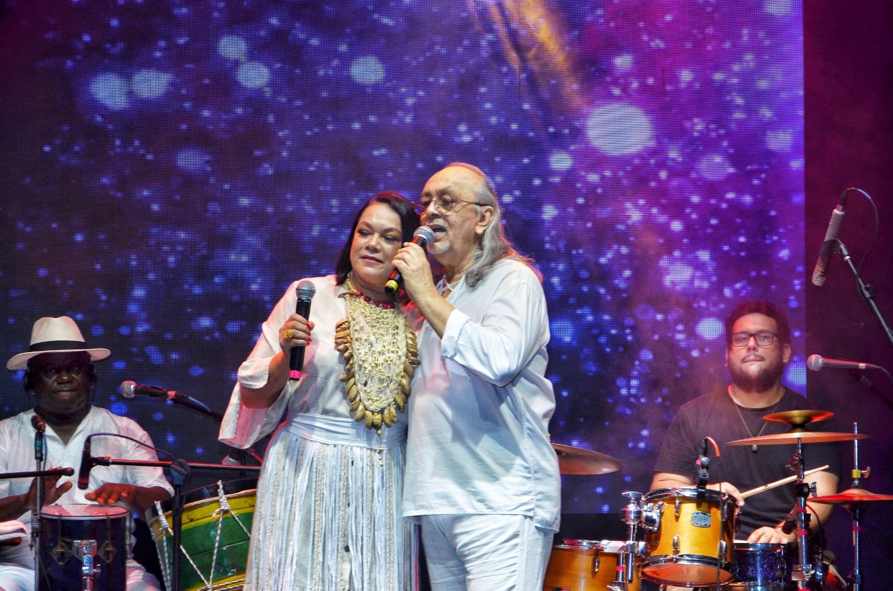 Os grandes amigos Patrícia Bastos e Nilson Chaves, embalaram o público com clássicos regionais na 53ª Expofeira