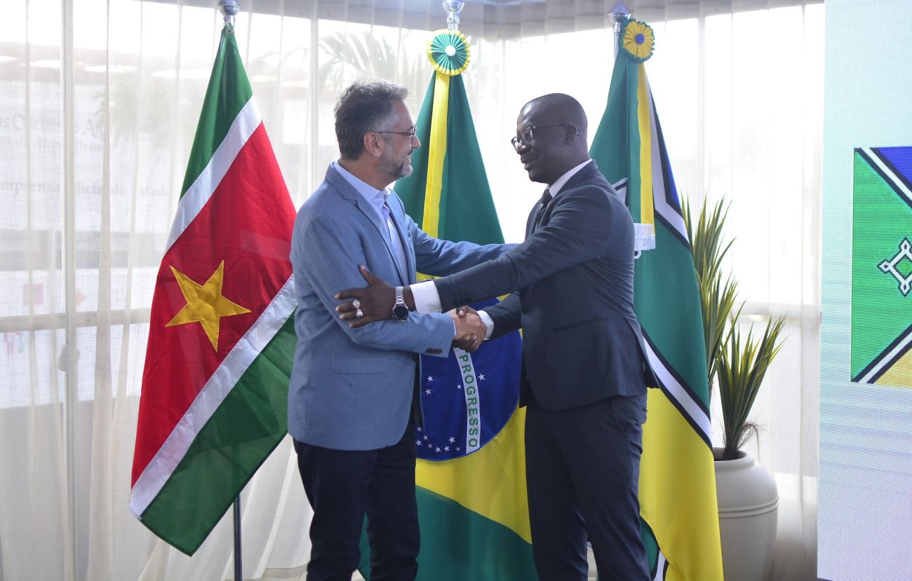 Governador do Estado, Clécio Luís, e o cônsul-geral do Suriname, Wendell Alphons, reuníram na 53ª Expofeira do Amapá