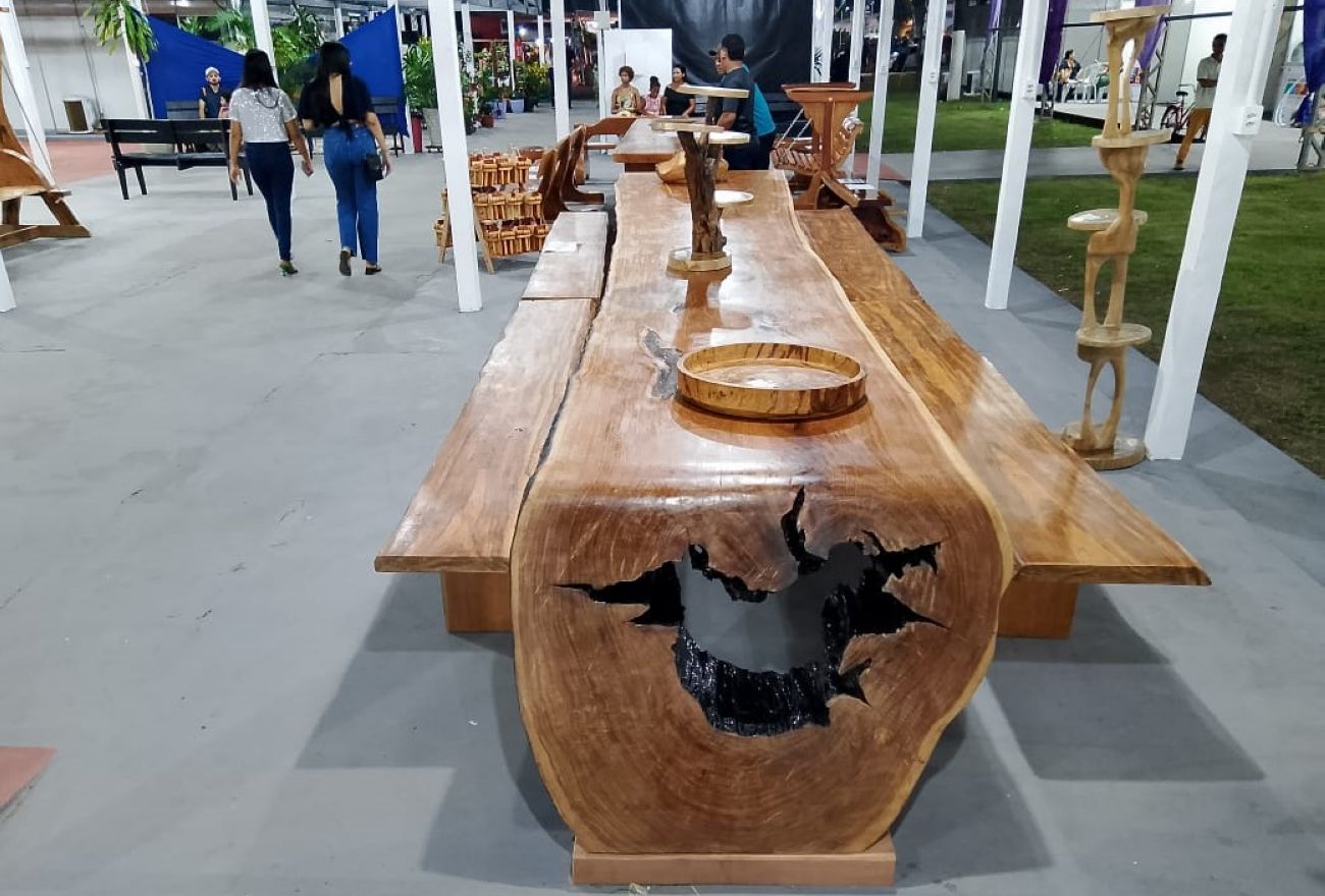 Móveis rústicos de Mazagão Velho utiliza madeira certificada e reaproveitada da floresta