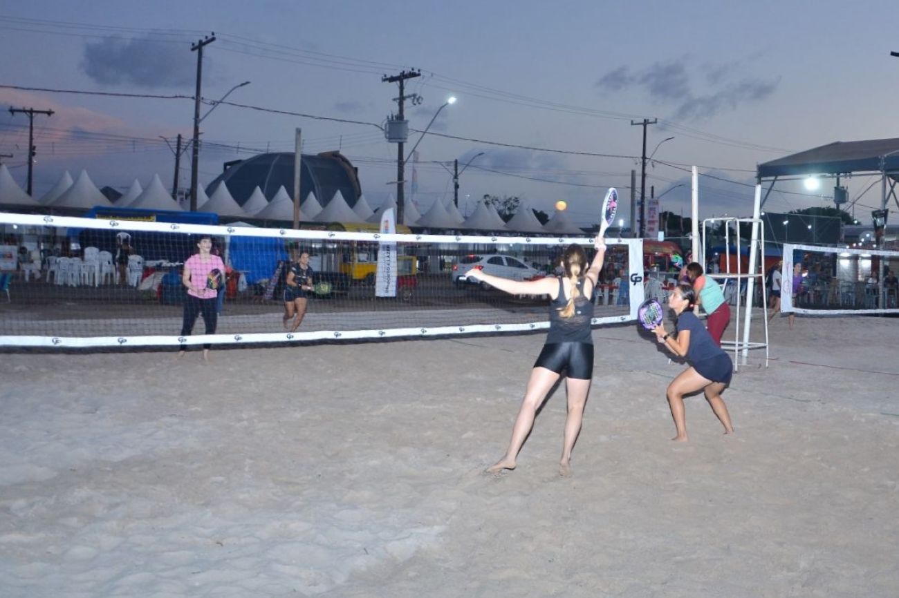 Competição de beach tennis contou com a inscrição de aproximadamente 40 duplas atletas