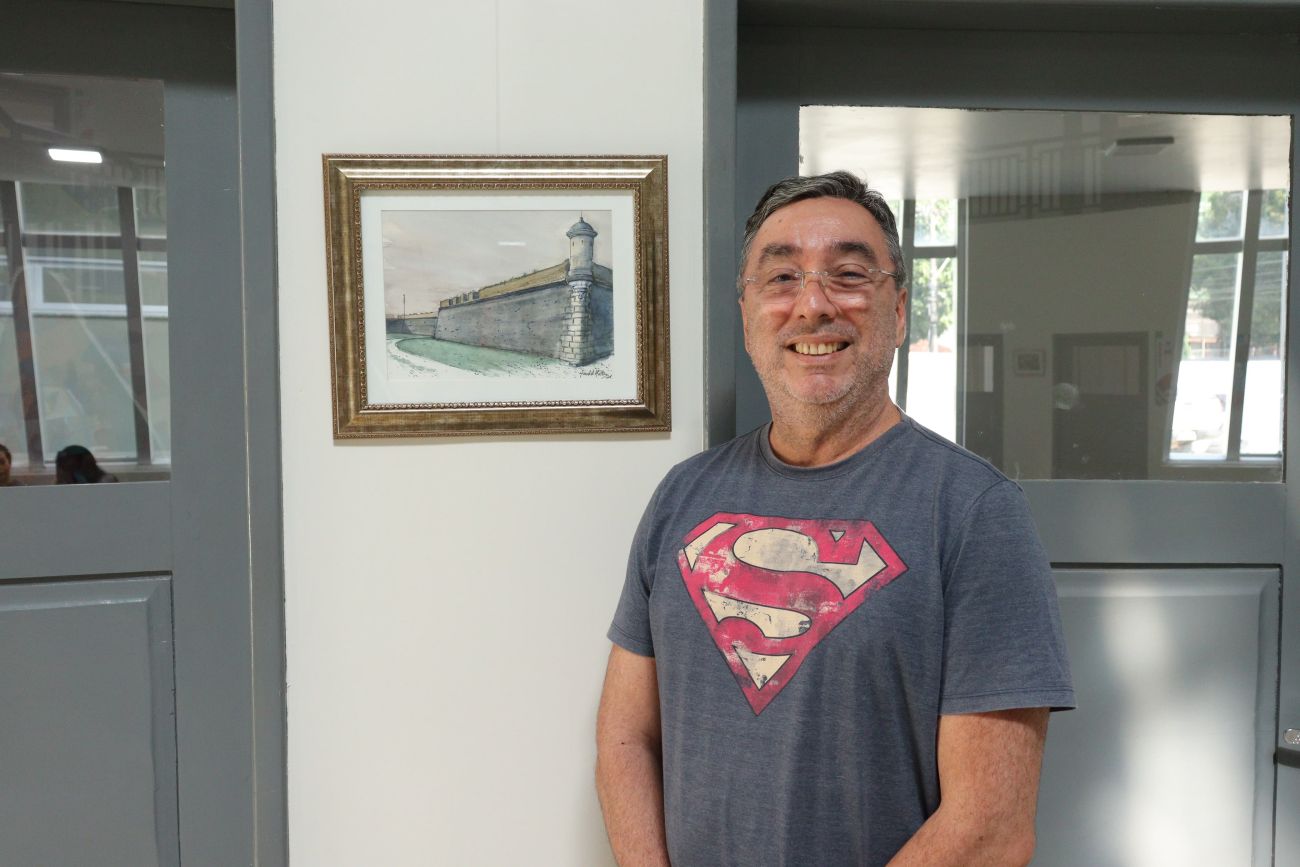 Professor Haroldo Matos, de 56 anos, realizou o sonho de lecionar no Novo Cândido Portinari