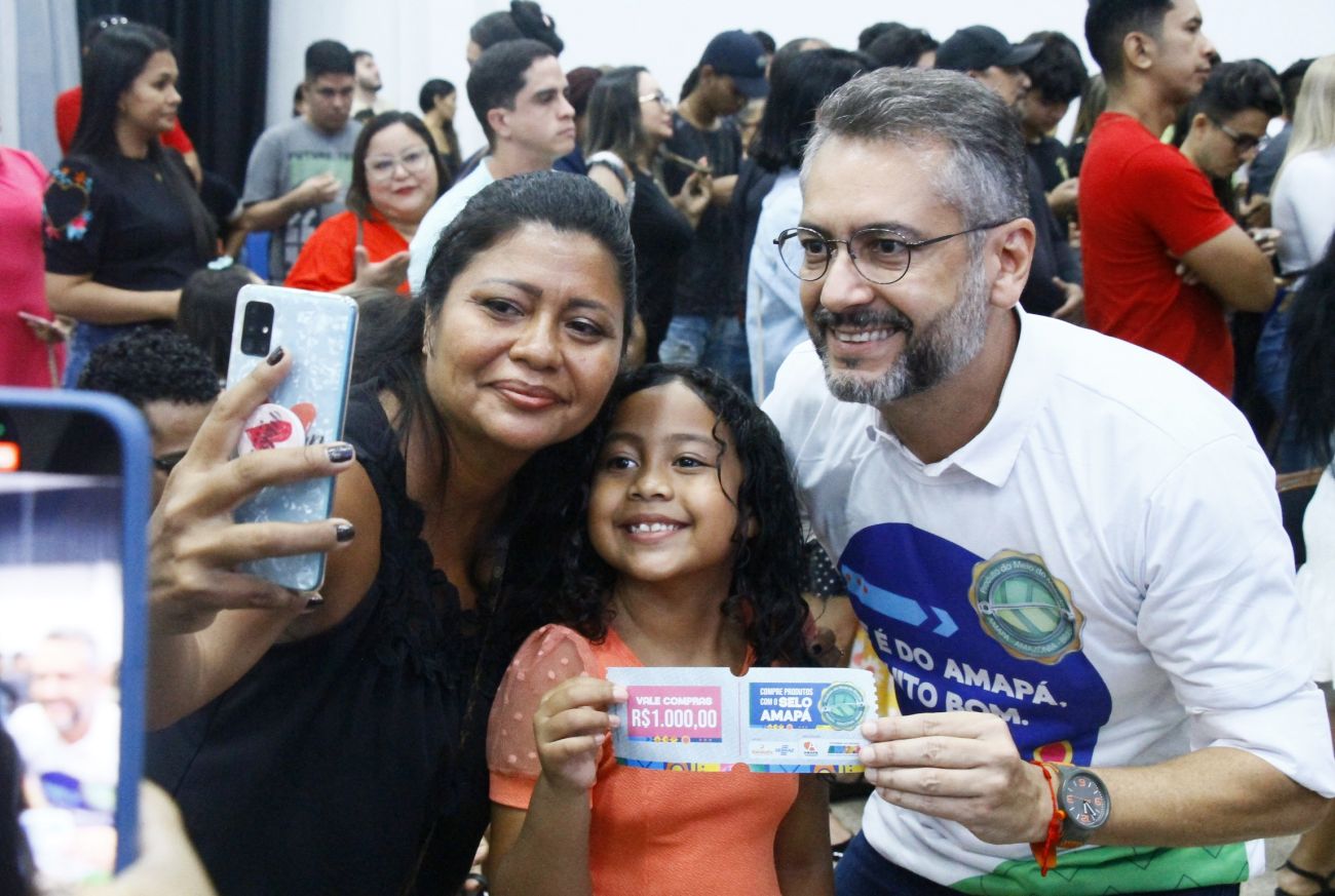 Foram 300 vales-compra distribuídos no valor de R$ 1 mil