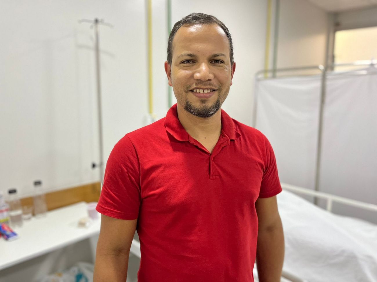 Adriano Silveira agradece e diz que cirurgia salvou a vida de sua esposa Julie