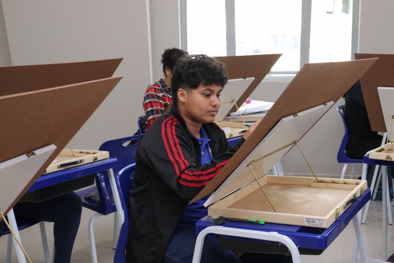 Alef Alexander, estudante do curso técnico em artes visuais