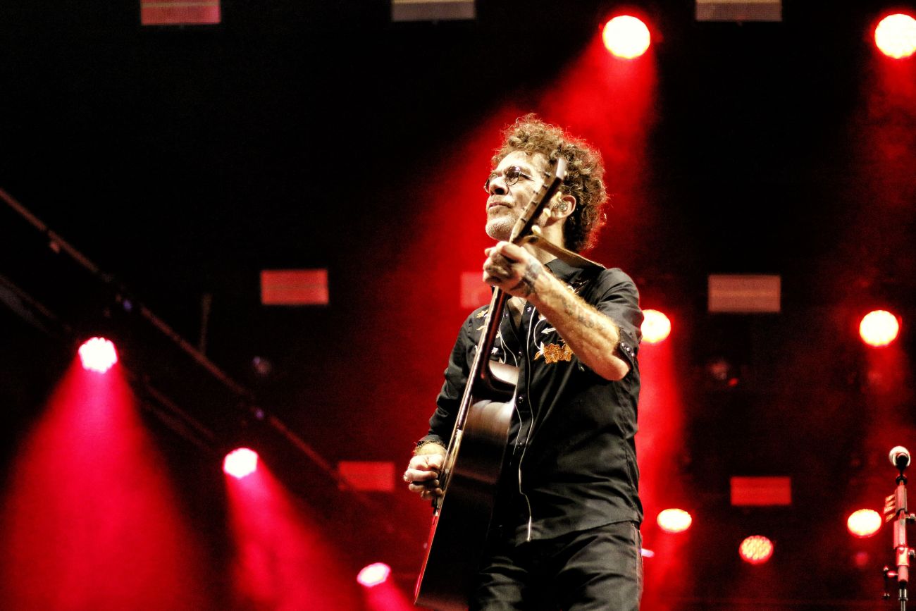 Cantor Nando Reis se apresentou no Sambódromo de Macapá