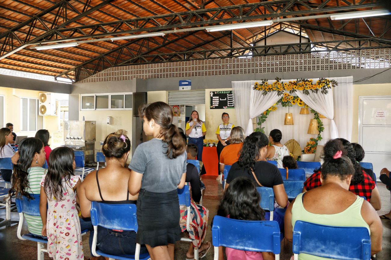 Moradores do habitacional Macapaba participaram de palestras durante a campanha do Setembro Amarelo