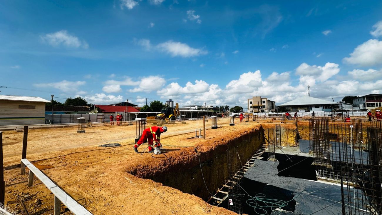 Controle de resistência do concreto é feito por testes em laboratório para garantir segurança e durabilidade da construção