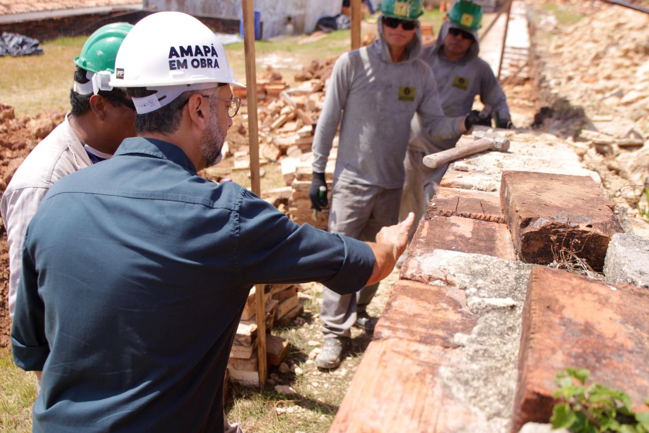 Governador Clécio Luís avaliando estrutura física do monumento