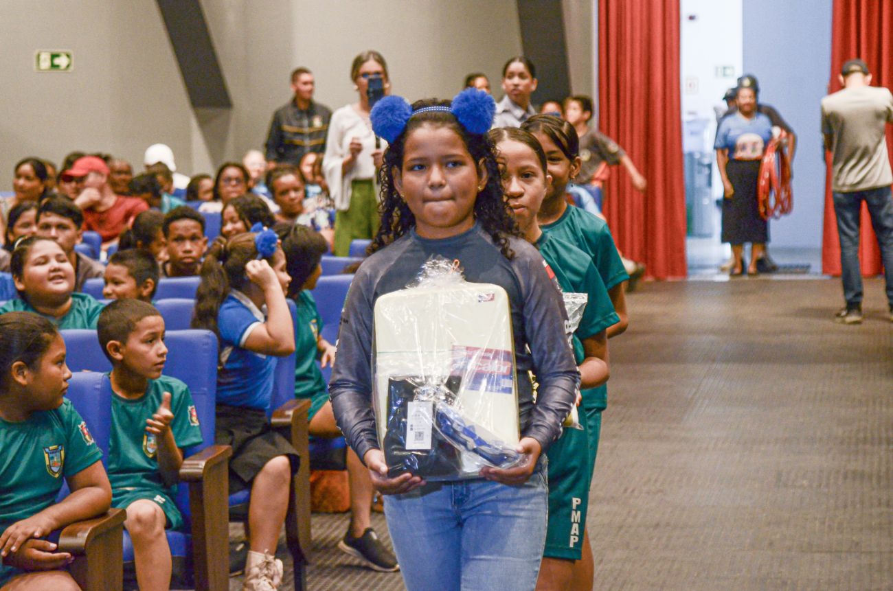 Materiais esportivos e educativos garantem a participação nos projetos sociais da Polícia Militar