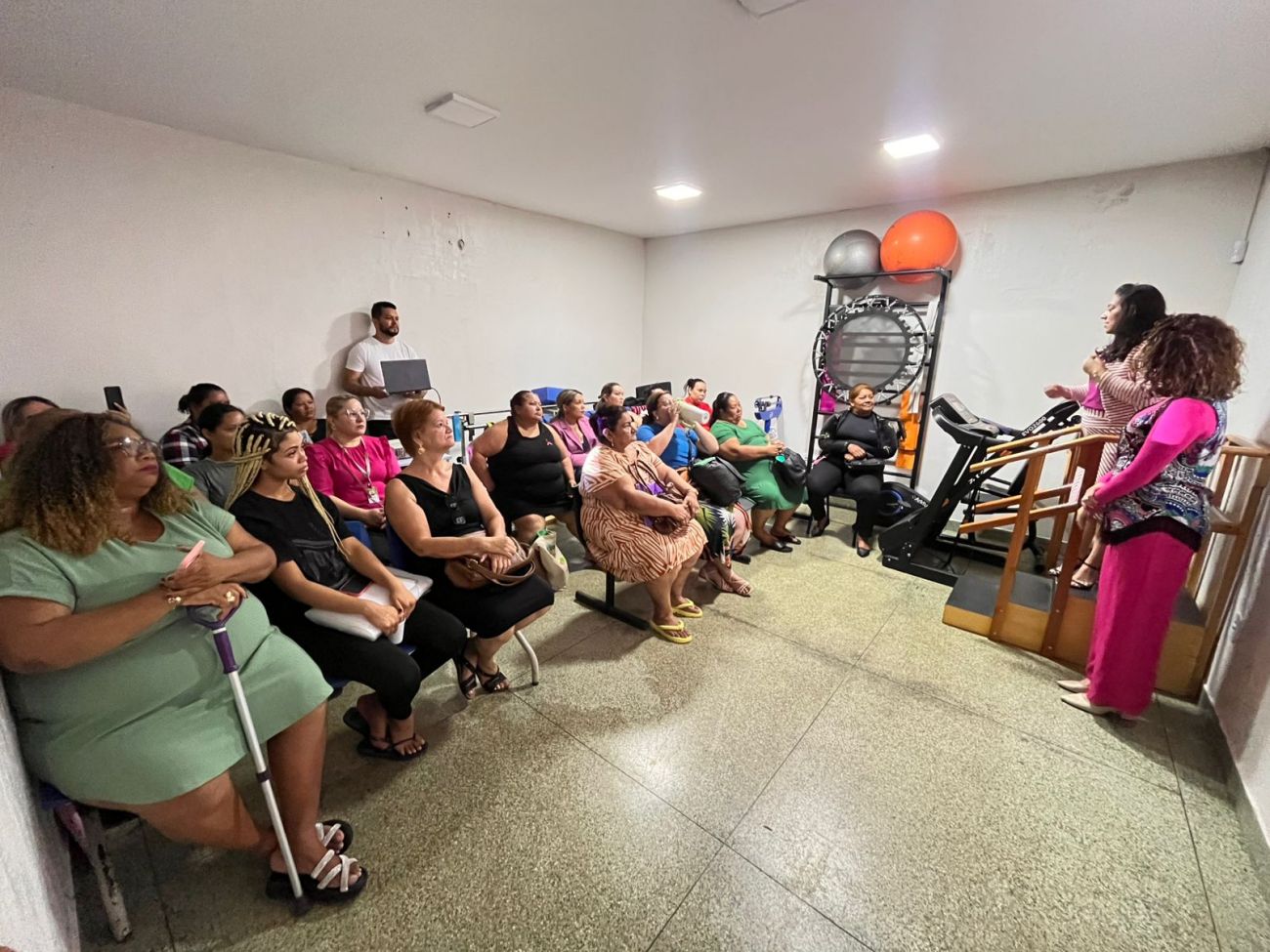 Palestra sobre cuidados e fatores de risco reuniu pacientes