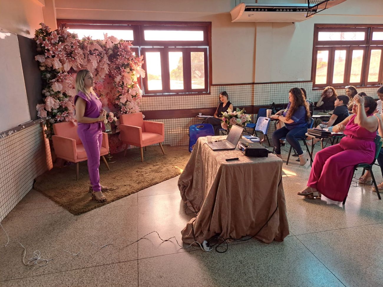 Alunas, servidoras e professoras da Ueap e outras instituições marcaram presença na ação do Outubro Rosa