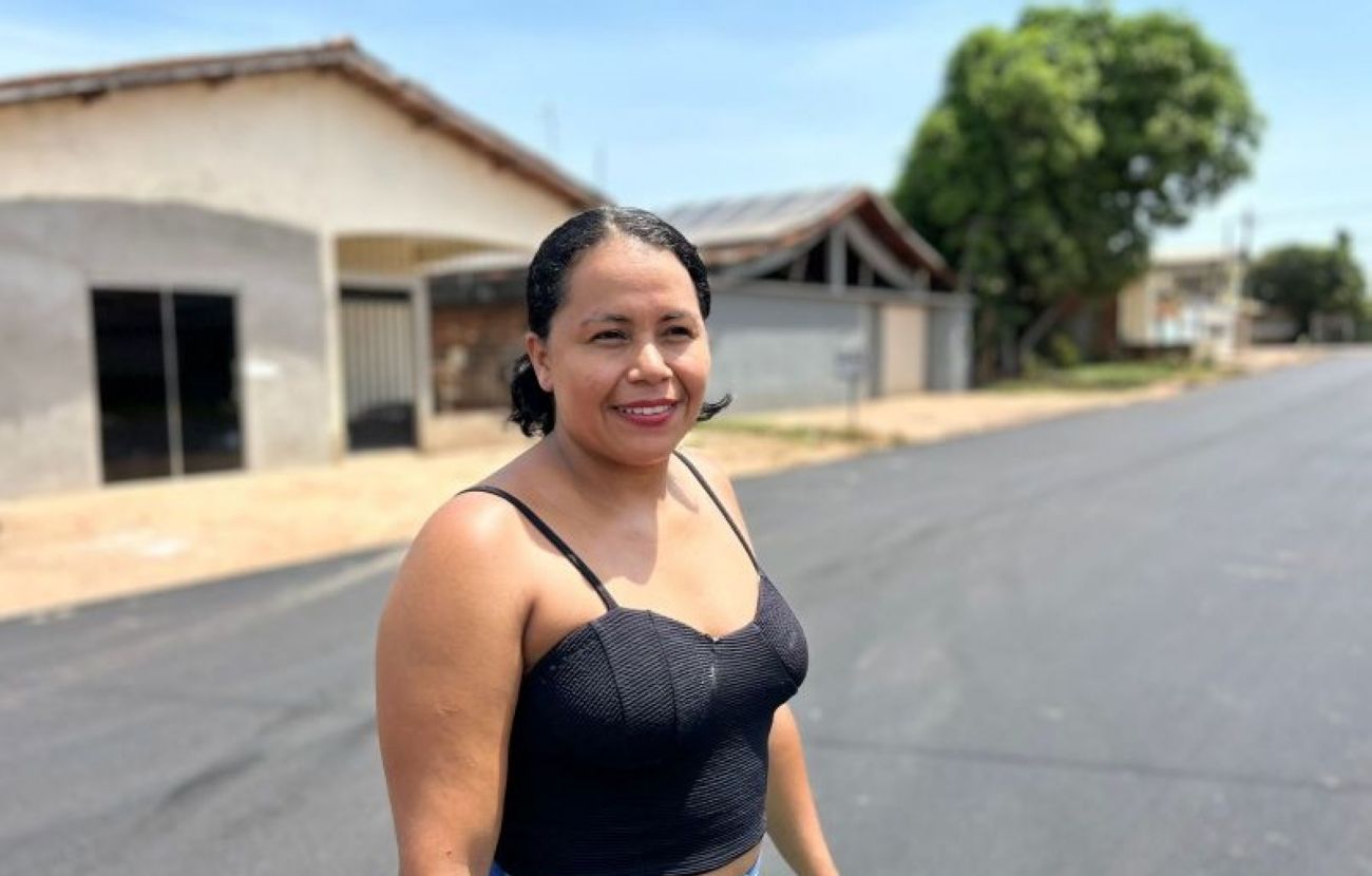Luana Ferreira, de 37 anos, mora na Rua Gerônimo Albuquerque desde o nascimento e comemora asfalto da via