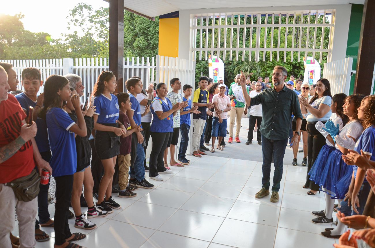Governador Clécio Luís foi recebido com festa na Escola Estadual Sebastião Cordeiro Sena