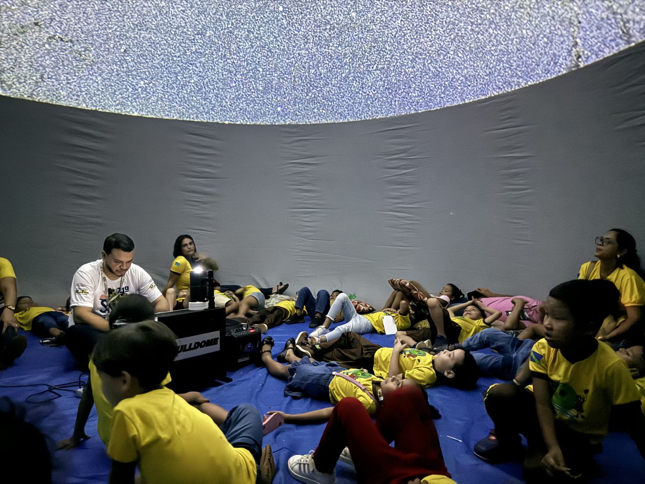 Estudantes de Oiapoque recebem sessões realistas sobre astronomia