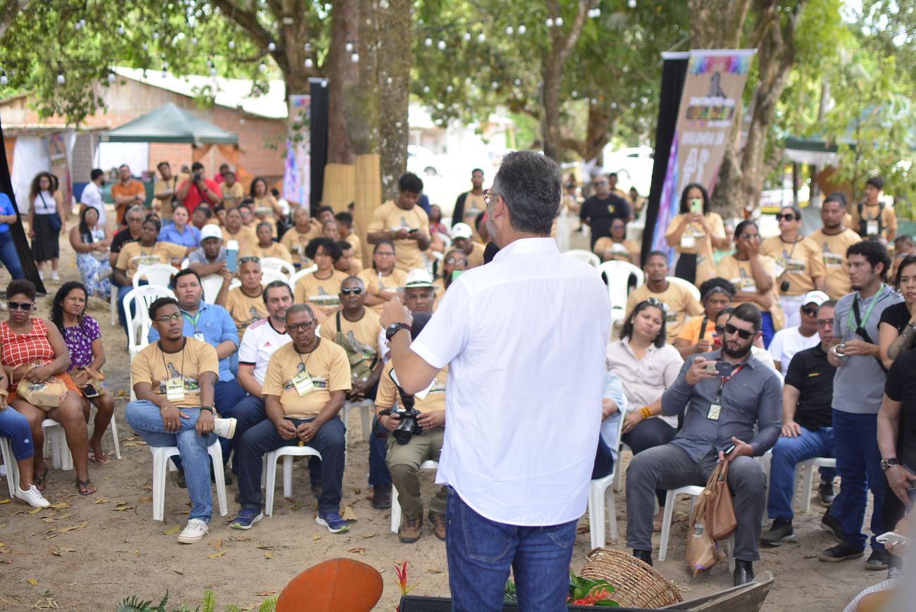 No Quilombo do Rosa, na Zona Rural de Macapá, governador Clécio Luís dialogou com as comunidades