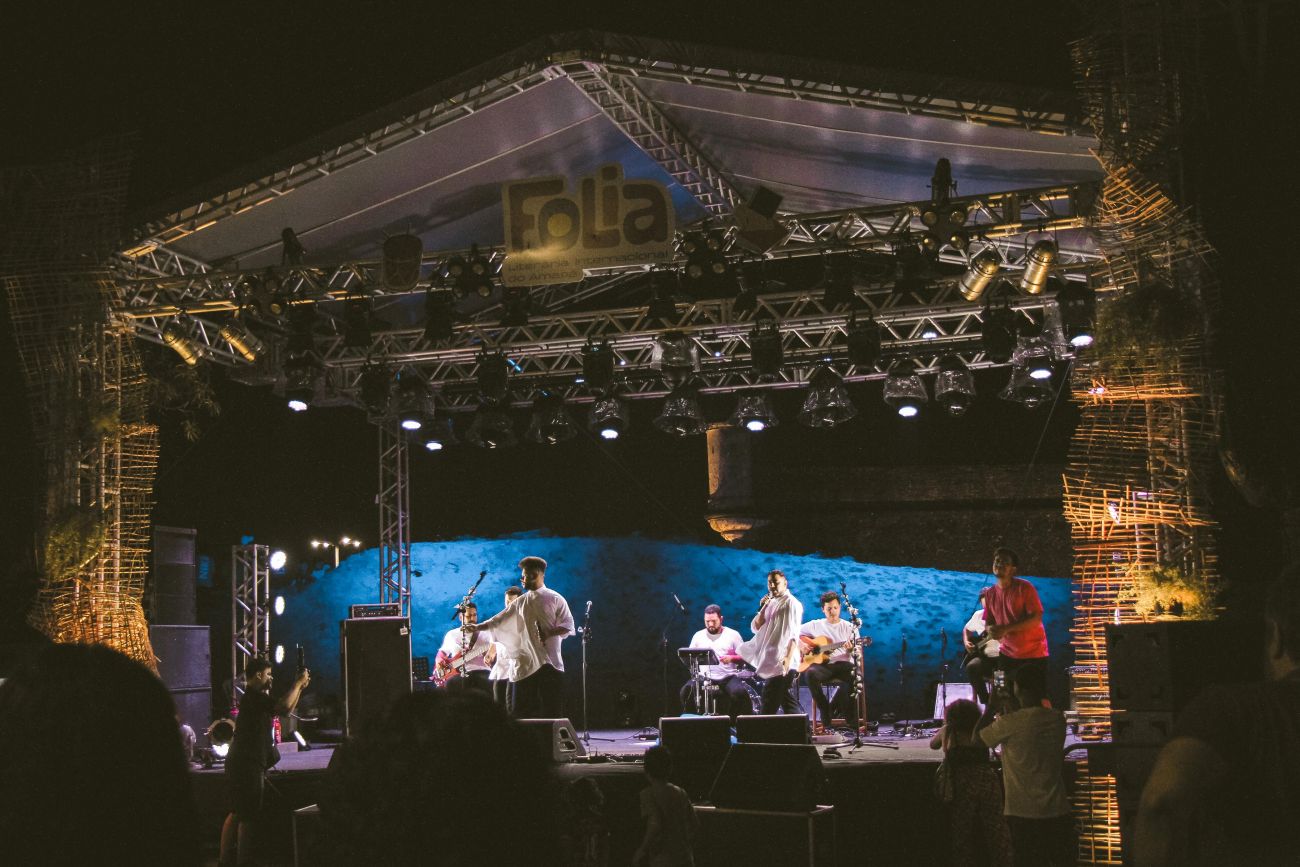 Poeta Azuis encantam o público com música e poesia