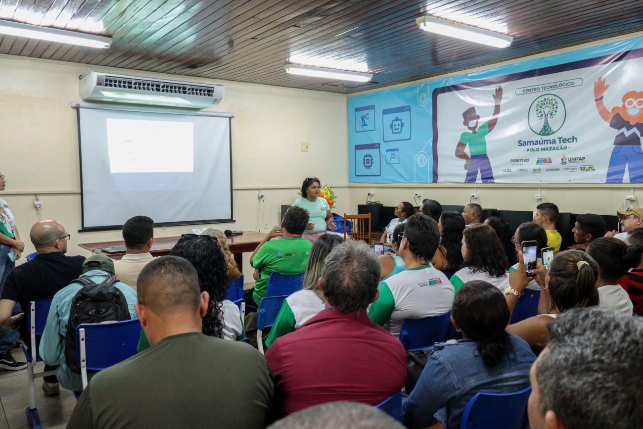 Servidores, alunos e produtores rurais participaram do lançamento da chamada pública para a agricultura familiar