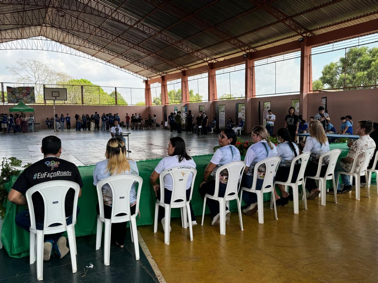 Alunos da Escola Estadual Maria do Carmo Viana dos Anjos ganham dia dedicado à ciência e tecnologia