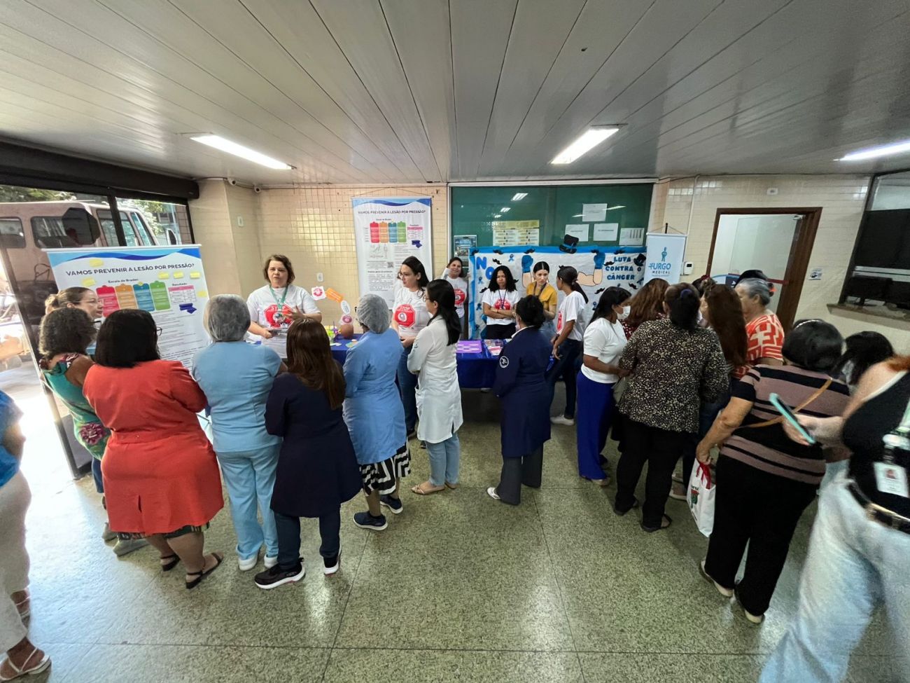 A atividade aconteceu na entrada do Hospital de Clínicas Dr. Alberto Lima (Hcal), em Macapá