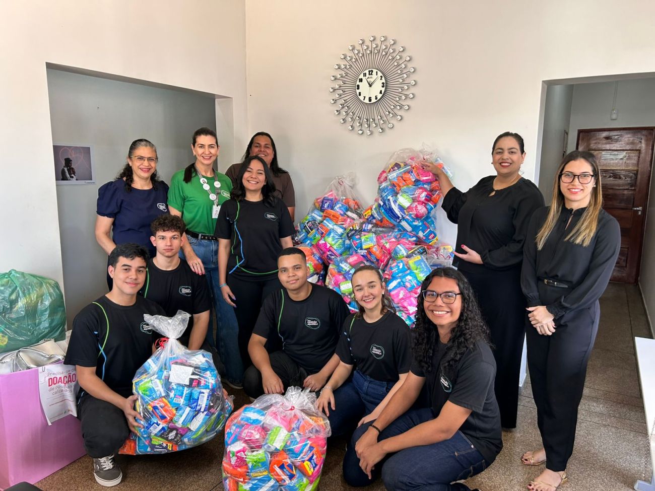 Itens de higiene menstrual foram arrecadados pela Escola Conexão Aquarela em parceria com o Icef