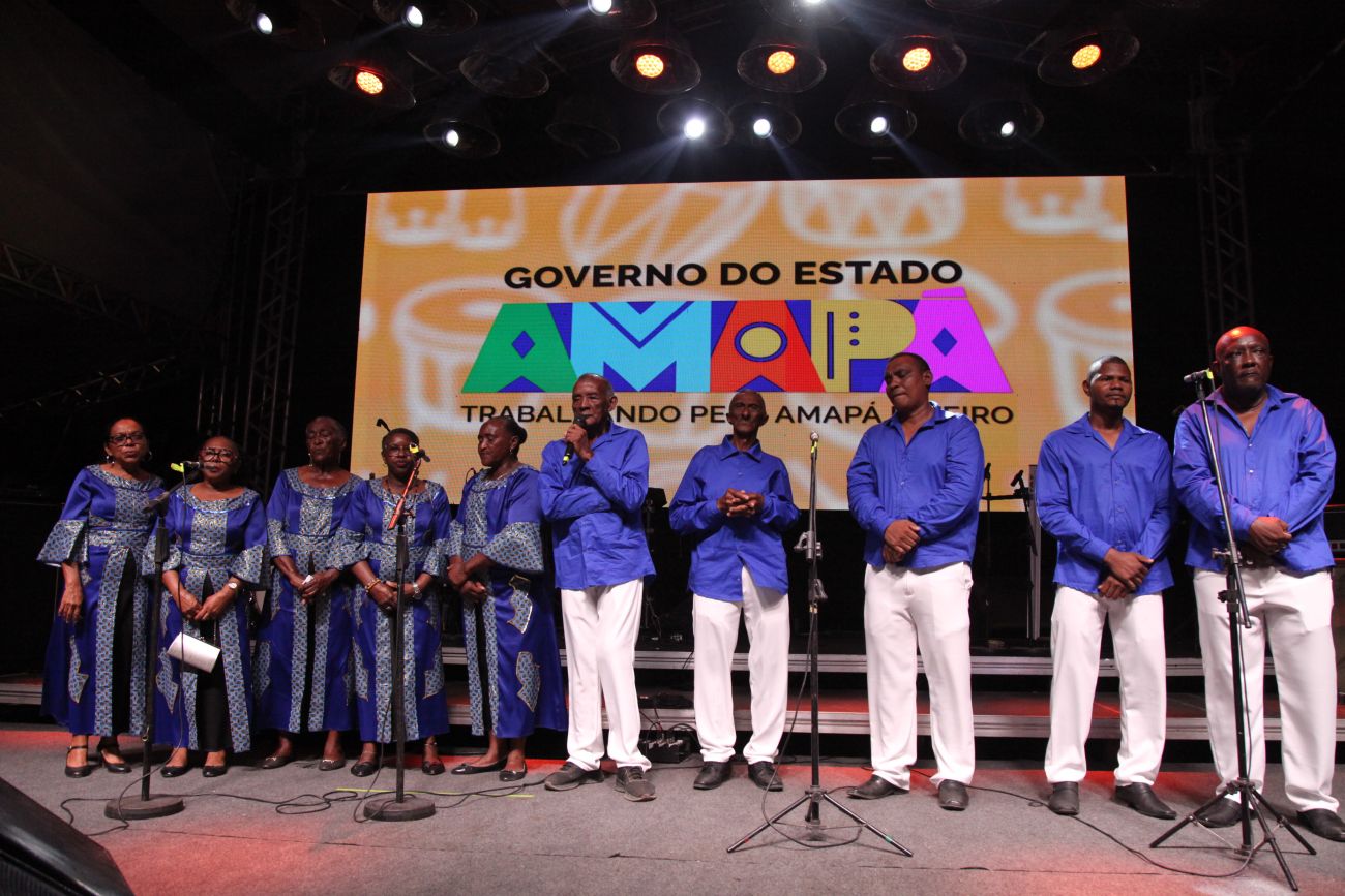 Rezadores e rezadeiras de ladainha em latim fizeram apresentação histórica no Encontro dos Tambores