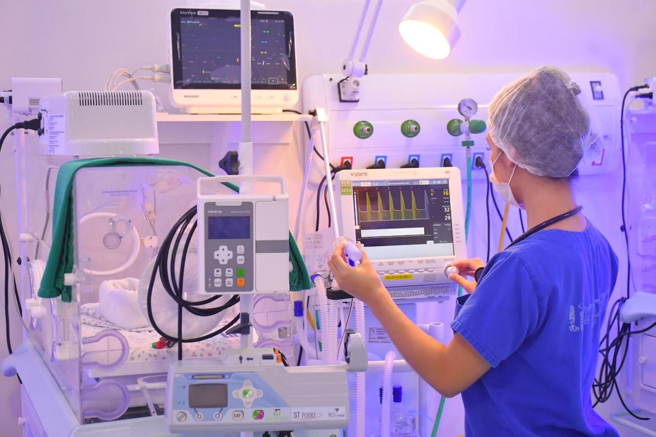 Nova UTI Neonatal conta com leitos do tipo incubadoras e berços aquecidos