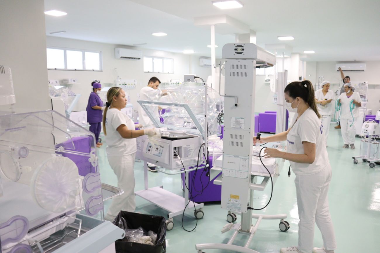 Equipamentos da nova UTI Neonatal do Hospital da Mulher Mãe Luzia começaram a ser instalados neste sábado, 23