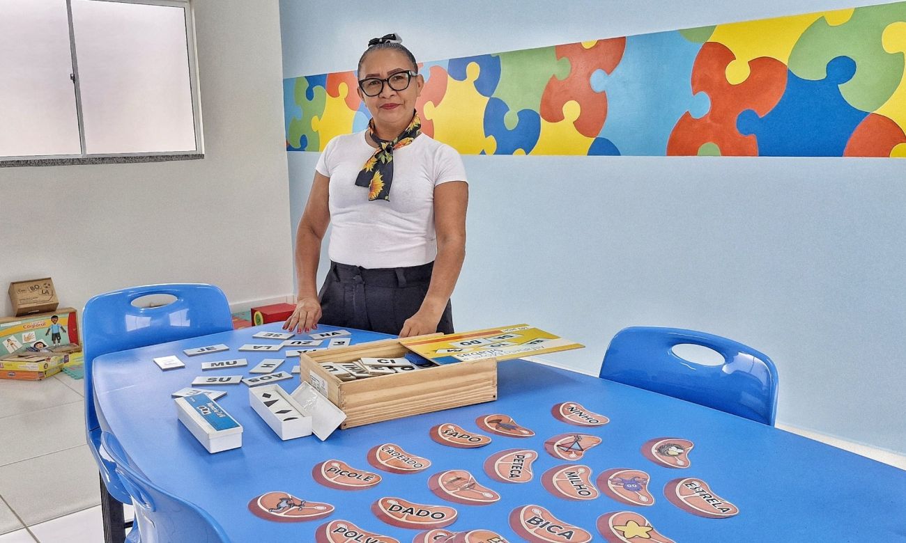 Dinéia Gadelha é professora de Atendimento Educacional Especializado na Escola Estadual Sebastião Cordeiro Sena
