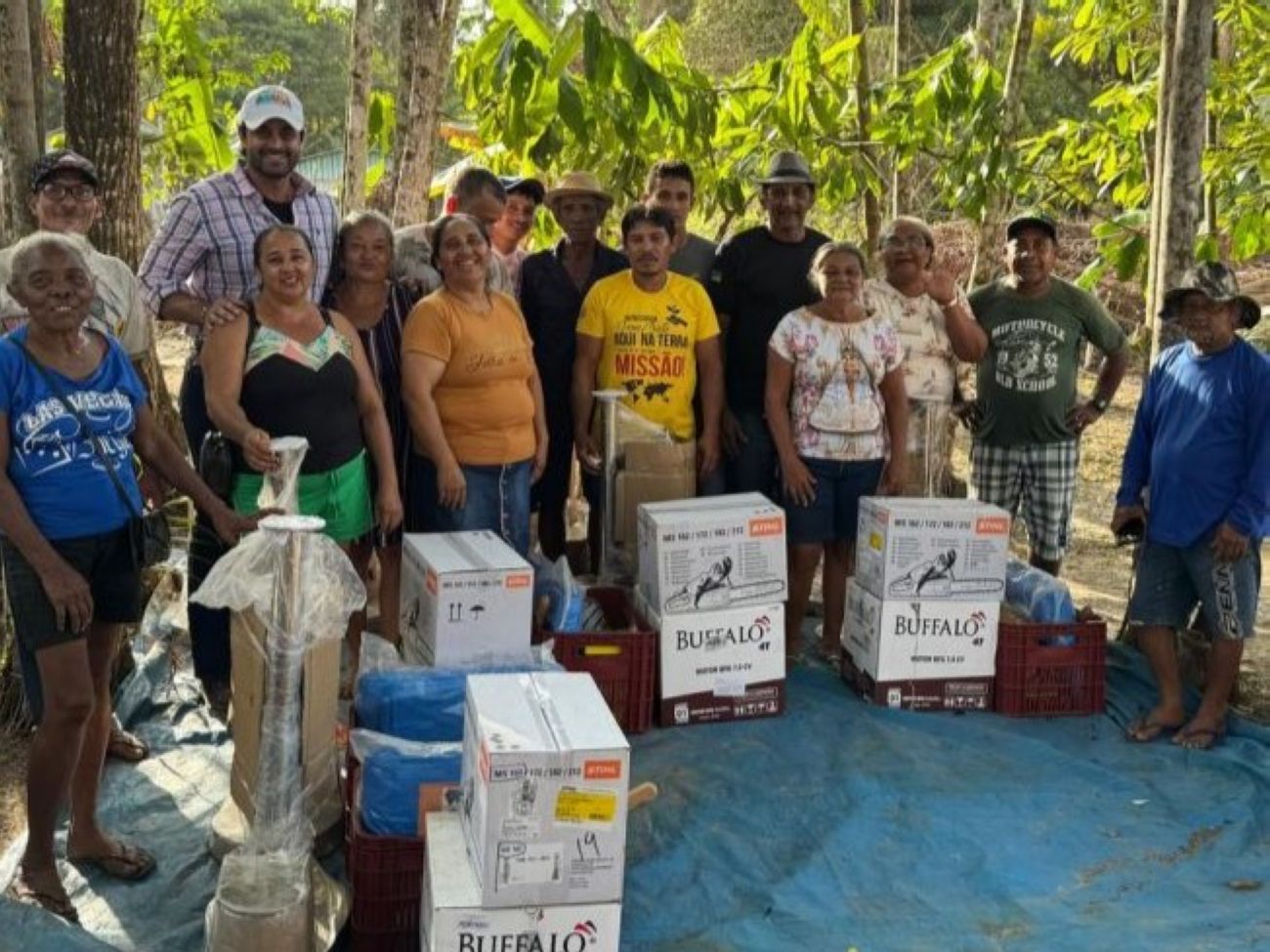 Foram repassados equipamentos para 25 produtores da comunidade de Cupixi, em Porto Grande