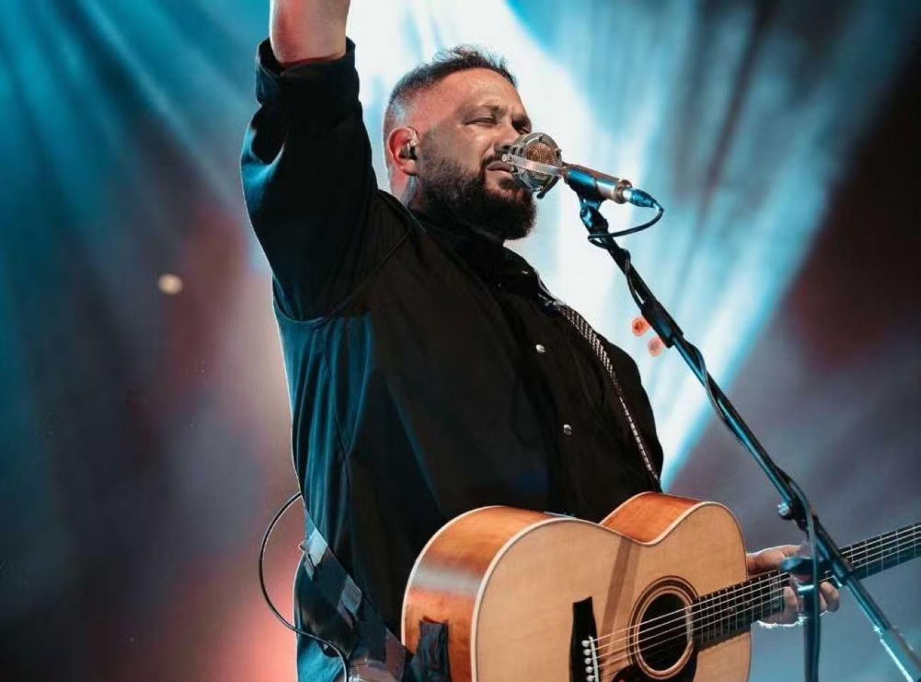 Fernandinho cantará sucessos como “Deus Não Está Morto” e “Grandes Coisas”, no anfiteatro da Fortaleza de São José