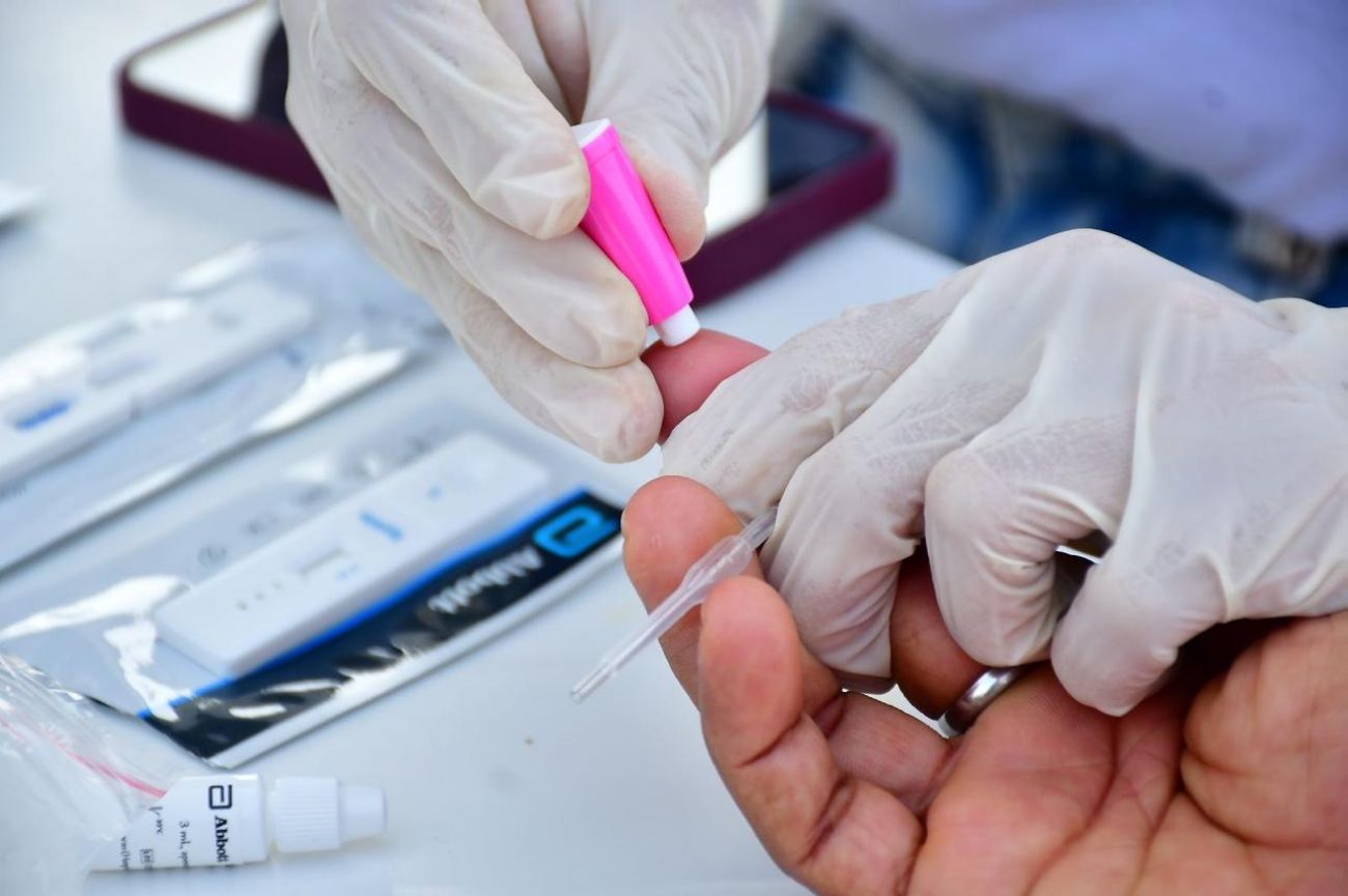 Exame é realizado a partir de uma gota de sangue