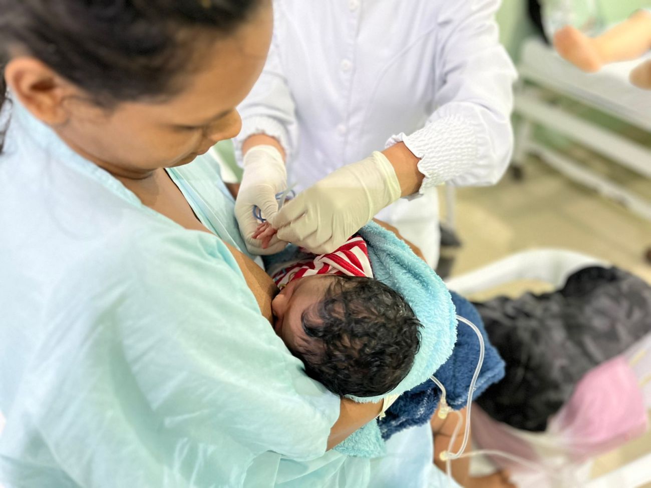 Exame acontece ao lado do leito para diminuir o deslocamento dos recém-nascidos