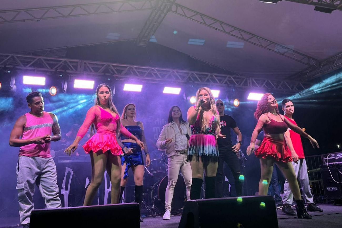 Apresentação dos participantes do show de calouros animou o evento