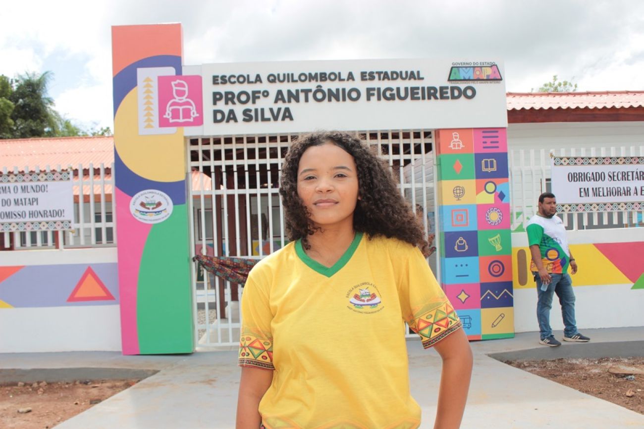 Aluna Isabele dos Santos, 15 anos, conhece a nova estrutura da Escola Quilombola Estadual Antônio Figueiredo da Silva