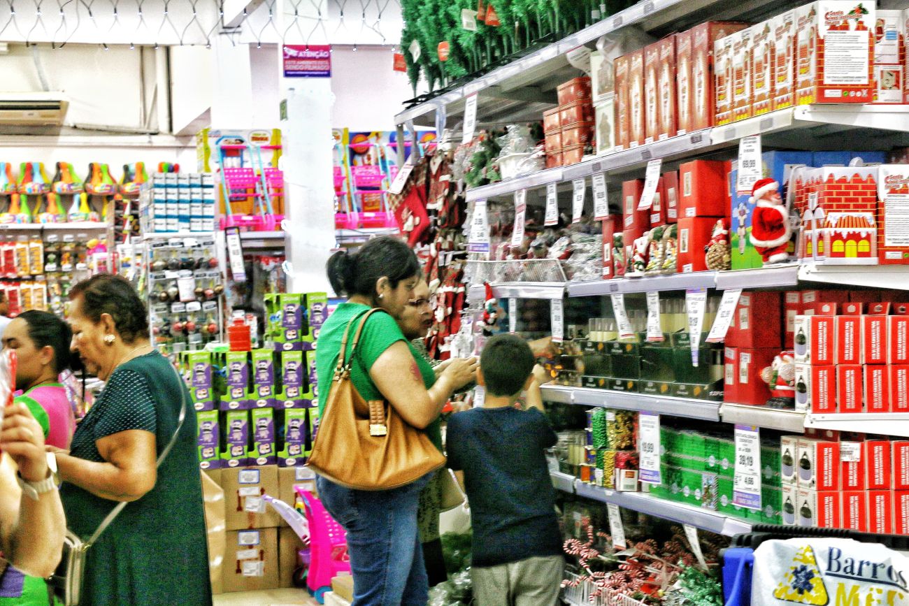População se prepara para festividades de fim de ano como o Réveillon da Amazônia no Amapá, na orla de Macapá
